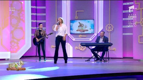 Miki - ”Fly me to the moon”