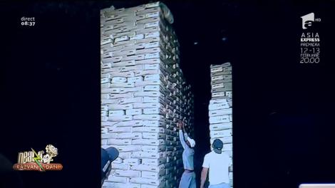 Smiley News! Cei mai tari muncitori. Te gândești că sacii de ciment îi va zdrobi, însă ei îi opresc pe cap!