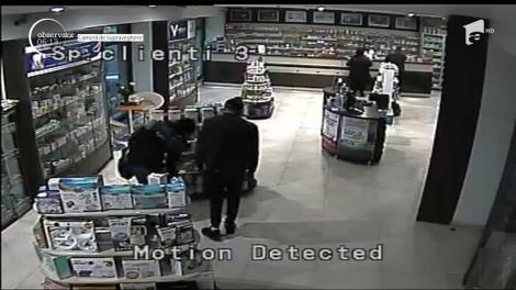 Doi tineri sunt căutaţi de poliţiştii din Piteşti după ce au furat, în mai puţin de un minut, 7 cutii de lapte praf dintr-o farmacie