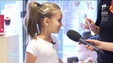 Are mama o fetiță gospodină foc! Paula Chirilă gătește alături de fiica sa o rețetă delicioasă de brioșe pentru Ziua Îndrăgostiților!