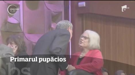 Primarul New Yorkului a intrat în gura presei după ce s-a arătat prea afectuos cu doamnele prezente la un eveniment