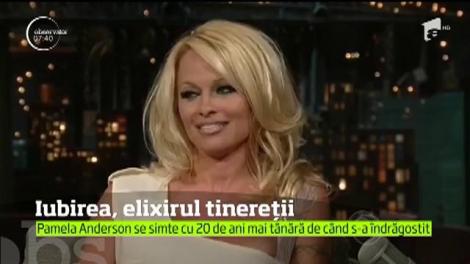 Antidotul perfect pentru a nu mai simţi trecerea anilor este un iubit tânăr