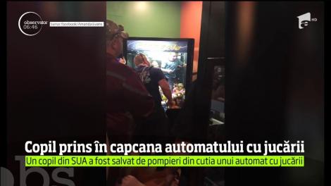 Un băieţel a devenit, fără voia lui, prizonier în cutia unui automat cu jucării, într-un restaurant din statul american Florida
