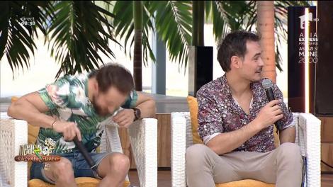 Smiley News. De ce adunați bidoane? Raspuns genial