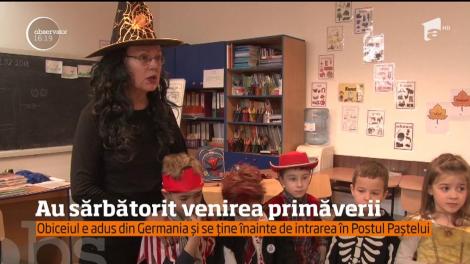 Zeci de copii şi-au pus costumele de carnaval şi au sărbătorit venirea primăverii