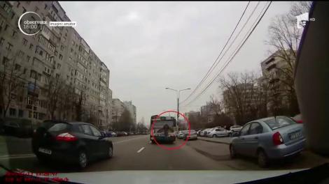 Scene şocante în Constanţa. Un copil îşi pune viaţa în pericol călătorind agăţat de spatele unui autobuz