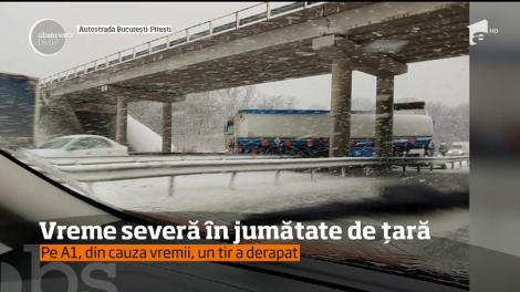 Vremea severă afectează 14 judeţe. Pe A1, din cauza ploii abundente, a fost cât pe ce să aibă loc o tragedie