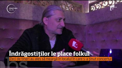 În Braşov, îndrăgostiţi şi-au declarat iubirea pe muzică folk