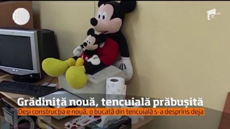 Gradiniță revonată cu patru milioane şi jumătate de lei, tencuială prăbușită la patru zile de la recepţia lucrării