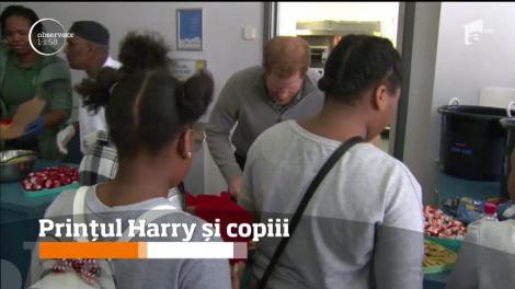Prinţul Harry a făcut o vizită înr-un centru de copii din nord-vestul Londrei
