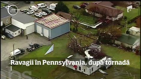 Ravagii în Pennsylvania, după o tornadă. Acoperişurile de pe case au fost pur şi simplu smulse, la fel şi copacii