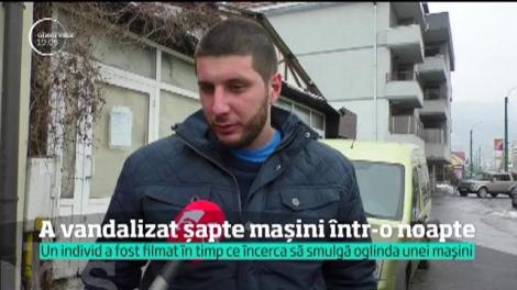 Gest inexplicabil. Un individ a fost filmat în timp ce  vandalizat șapte mașini