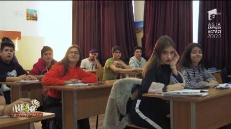 Piesa elevilor supărați pe Guvern! Fără telefoane la ore, dar "salvați de clopoțel".  HIT-ul care se aude în toate școlile: "Bună ziua, mă scuzați că am întârziat, dar pana mea!"