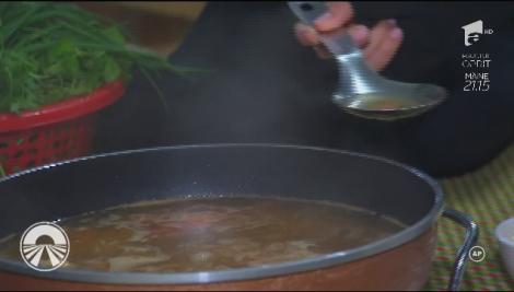 Raluka, dezgustată de mâncarea vietnameză: ”Dacă ăștia mănâncă o ciorbă de-a noastră, ne invadează. Dar de ce țin pisica este legată...?”