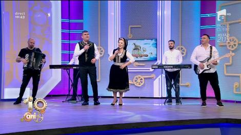 "Un trandafir creaşti la firida mea / Şi-şi apleacă frunzălili jos". Formația Pindu, în topul preferințelor aromânilor, de 30 de ani. S-au auzit și la Neatza, în această dimineață!