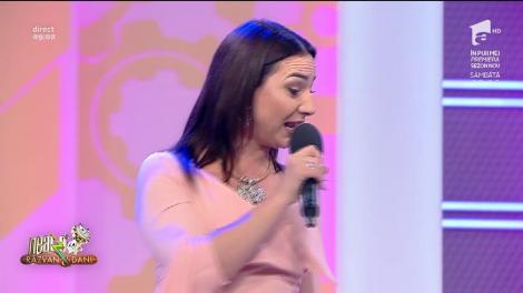 Mămica sexy cu FACTOR X, la Neatza! Vă mai amintiți de Dana Markitan, concurenta care a purtat un dialog spumos cu Brenciu? Alături de micuța Ecaterina Plămădeală, ne poartă de ritmuri orientale