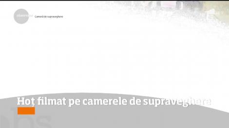 Hoţ prins de camerele de supraveghere. Un bărbat a intrat în sediul unei firme și a furat un laptop