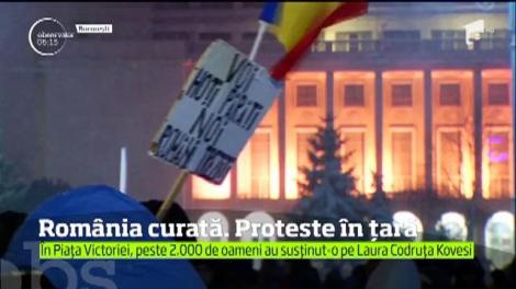 Mii de oameni au protestat în Capitală şi au cerut vehement demisia ministrului Justiţiei