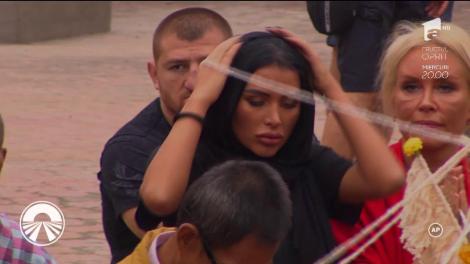 ”Mă simt ca la Arsenie Boca!” Daniela Crudu, cu gândul la sfântul Ardealului și într-un templu budist!