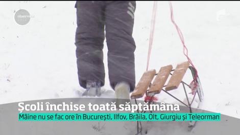 Şcolile rămân închise toată săptămâna în Bucureşti. Părinţii care n-au cu cine să-şi lase copiii pot cere ajutor la Primărie