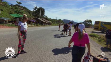 E groasă, John! Dorian Popa cerșește resturi de mâncare, de foame: ”V-a mai rămas ceva? Ne puteți da și nouă?”