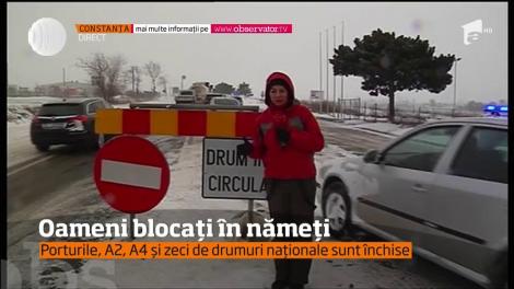 Iarna face ravagii în ţară! Sute de oameni sunt izolaţi, blocaţi pe drumurile înzăpezite