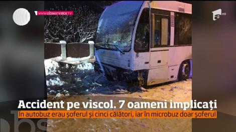 În judeţul Dâmboviţa, din cauza viscolului, un autobuz în care erau 6 oameni şi un microbuz, în care era doar şoferul, s-au ciocnit violent!
