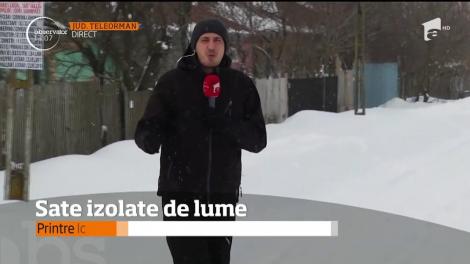 Zeci de localităţi din judeţul Teleorman sunt blocate de valuri de zăpadă aduse de vântul puternic