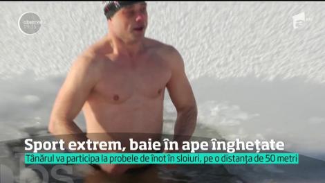 Doi tineri din Bucureşti sfidează frigul pentru o baie la copcă, fără niciun echipament de protecţie