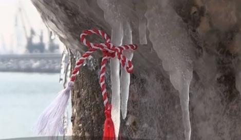 VIDEO! Spectacolul valurilor înghețate. Gerul a transformat marea într-un regat îngheţat, iar imaginile îți taie răsuflarea