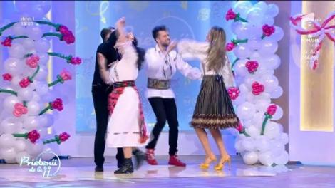 Cu așa antrenor, din opinci sau ghete iese foc, ce mai! Diana şi Ristei au luat lecţii de dans popular de la Nea Marin