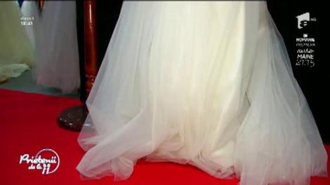 Primăvara își aleg rochiile, iar toamna se mărită! Solistele din muzica populară au luat cu asalt Târgul de nunţi din Capitală