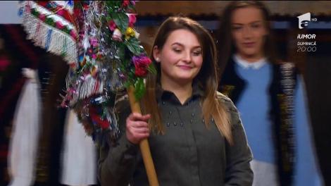 Proba ”Și-avea mersu' legănatu'”. Grație pe scena căminului cultural din Botiza. Fetele au defilat şi au făcut senzaţie