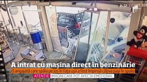 Imagini şocante într-o benzinărie din Capitală. O maşină a intrat pur şi simpul prin geamul staţiei peco. Dacă sunteți slabi de inimă, mai bine nu dați CLICK!