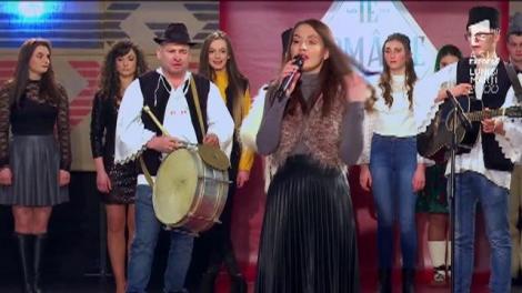 Dans, glume și multă voie bună printre maramureșeni: ”Mândra mea-i frumoasă tare / Ca fundul de la căldare!”. Andreea Bălan: ”Dați înainte și repetați și poate o să fiți împreună...”