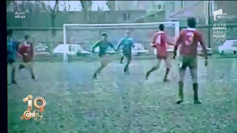 Smiley News. Imagini senzaţionale Diego Maradona în timp ce joacă fotbal în noroi