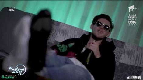 Băieții de la Noaptea Târziu au dat lovitura cu cea mai tare melodie anti Valentine's Day! „Prin mall-uri și piețe fug ca disperații”