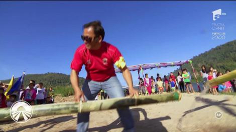 Concurenţii au fost nevoiţi să aducă la suprafaţă un DRAGON! Echipa galbenă a ieşit învingătoare