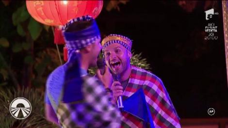 Liviu şi Andrei au făcut show pe muzică laoţiană! "Ia-ţi mireasă ziua bună.."