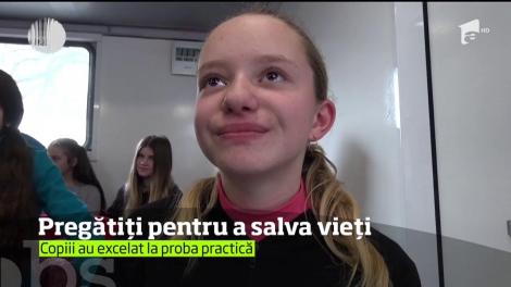 Mai mulţi elevi din Bistriţa-Năsăud au învăţat cum să acorde primul ajutor în situaţii de urgenţă