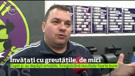 Peste 20 de copii din Mureş şi Bistriţa au participat la prima competiţie de haltere la categoria cadeţi