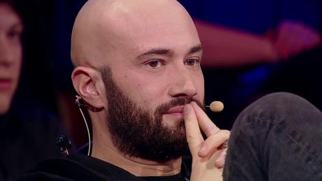 Ciorapi „Adesgo”, spirt medicinal „Mona”, hăinuțe și revistă „Playboy” transmise din frate-n frate! Ciprian Voiculescu, zis şi "Mogulul", un concurent care vrea să câştige iUMor ca să-şi deschidă o "sărmălărie"