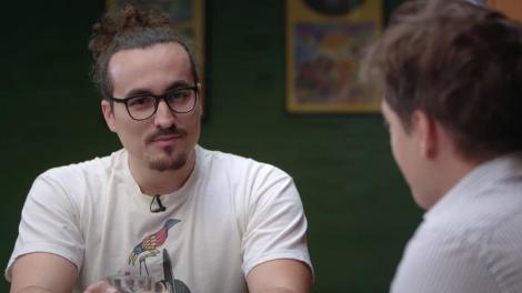 "Bătălia glumelor" cu cei mai tari oameni de stand up comedy: Alexandru Minculescu vs. Toma Alexandru