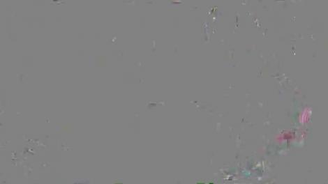 Concurenții trebuie să mute niște vase mari de lut cu ajutorul cramelor confecționate anterior