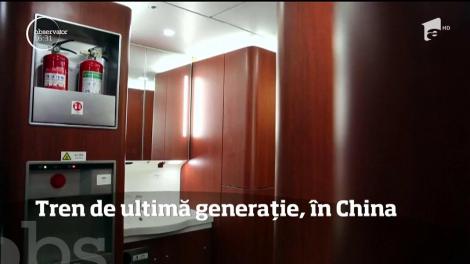 Tren de ultimă generație, în China. Cu o lungime de 415 metri, poate transporta peste 1.100 de pasageri