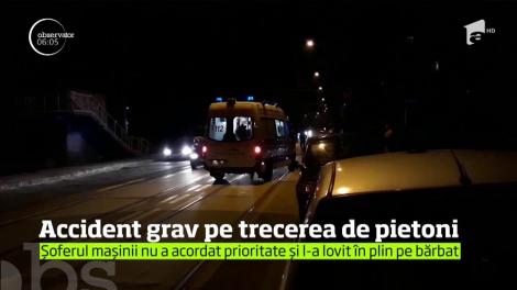 Un tânăr de 31 de ani a fost lovit de un autoturism chiar în timp ce traversa strada pe trecerea de pietoni