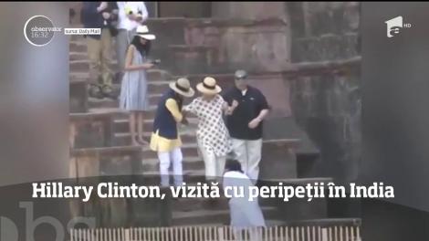 Hillary Clinton, plimbare în picioarele goale după ce a alunecat de două ori