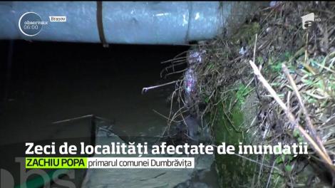 Sudul şi centrul ţării sunt înghiţite de ape. Râurile şi-au ieşit din matcă şi au inundat gospodăriile oamenilor