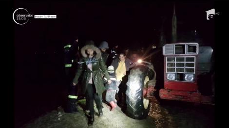 Probleme şi în Braşov. Şapte adulţi şi un copil au fost salvaţi din mijlocul puhoailor, după o intervenţie contracronomentru