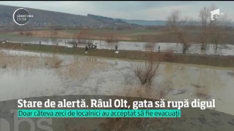 Este alertă în Covasna. Râul Olt ameninţa să rupă digurile şi să inunde sute de gospodării